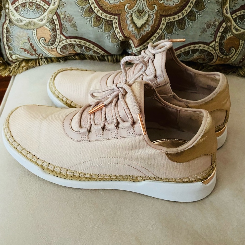 Michael Kors . Lace up canvas.